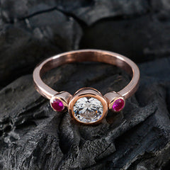 Soo-jin love red trilogy ring with a central clear stone and two red gemstones on a rose gold band
