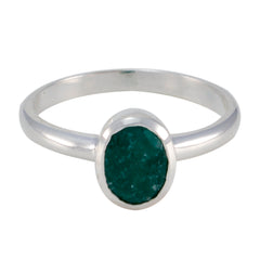 Emi Luxurious Green Solitaire Ring with Emerald Gem