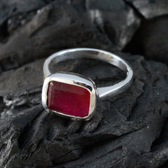Siti Luxurious Red Solitaire Ring with Gemstone Accent