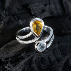 Isla multicolor Toi et Moi ring with pear-shaped yellow gemstone and round blue gemstone in silver setting
