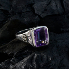 Victoria Glamorous Purple Solitaire Ring