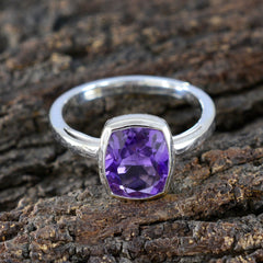 Aria Glamorous Purple Solitaire Ring