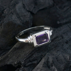 Mei Glamorous Purple Solitaire Ring