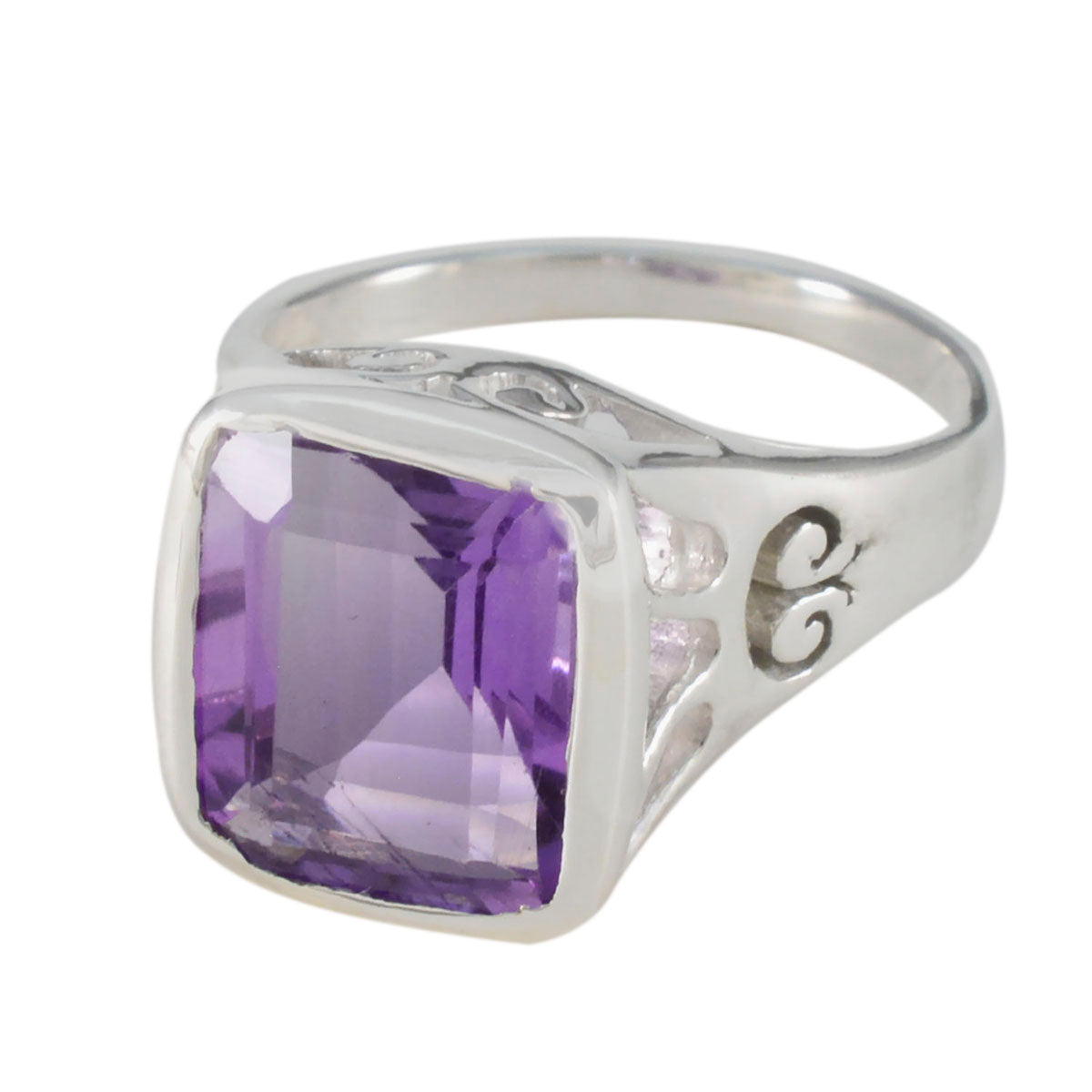 Victoria Glamorous Purple Solitaire Ring Amethyst Purple