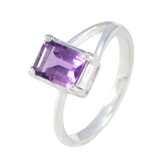 Soo-jin Contemporary Purple Solitaire Ring