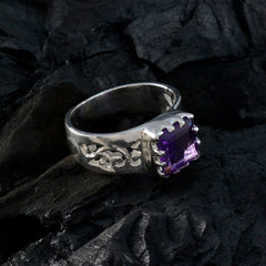 Bella Graceful Purple Solitaire Ring