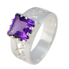 Bella Graceful Purple Solitaire Ring