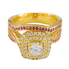 Isla gold ring with sparkling diamonds and pink stones featuring a red halo ring design
