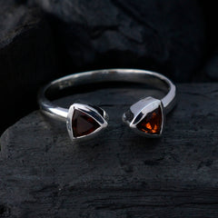 Seo-yeon red toi et moi ring with two red triangular gemstones set on a silver band