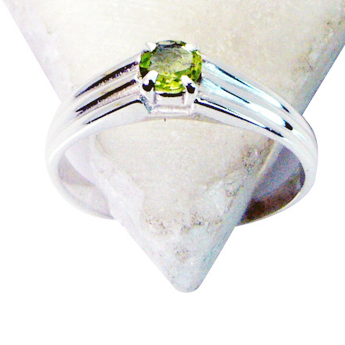 Eun-ji Romantic Green Solitaire Ring Peridot Green