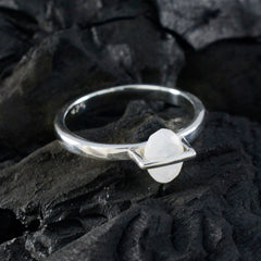 Eleanor Glamorous White Solitaire Ring