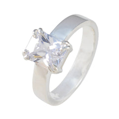 Victoria Trendy White Solitaire Ring