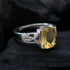 Seo-yeon Glamorous Yellow Solitaire Ring