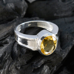 Florencia Glamorous Yellow Solitaire Ring