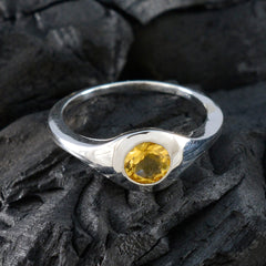 Tereza Luxurious Yellow Solitaire Ring