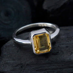 Hye-jin Contemporary Yellow Solitaire Ring