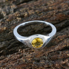 Tereza Luxurious Yellow Solitaire Ring