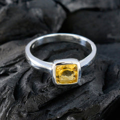 Tereza Graceful Yellow Solitaire Ring