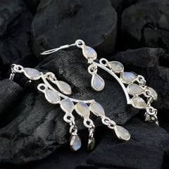 Ji-eun White Dangle Earrings for Fashionable Looks