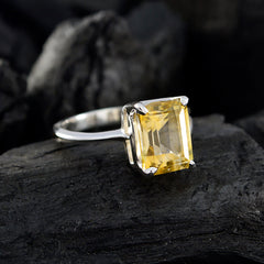 Ling Glamorous Yellow Solitaire Ring