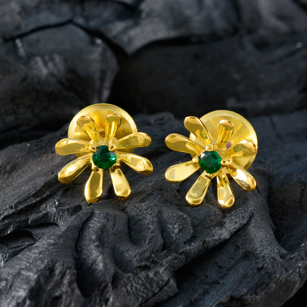 Ángeles Green Delicate Solitaire Stud Earring