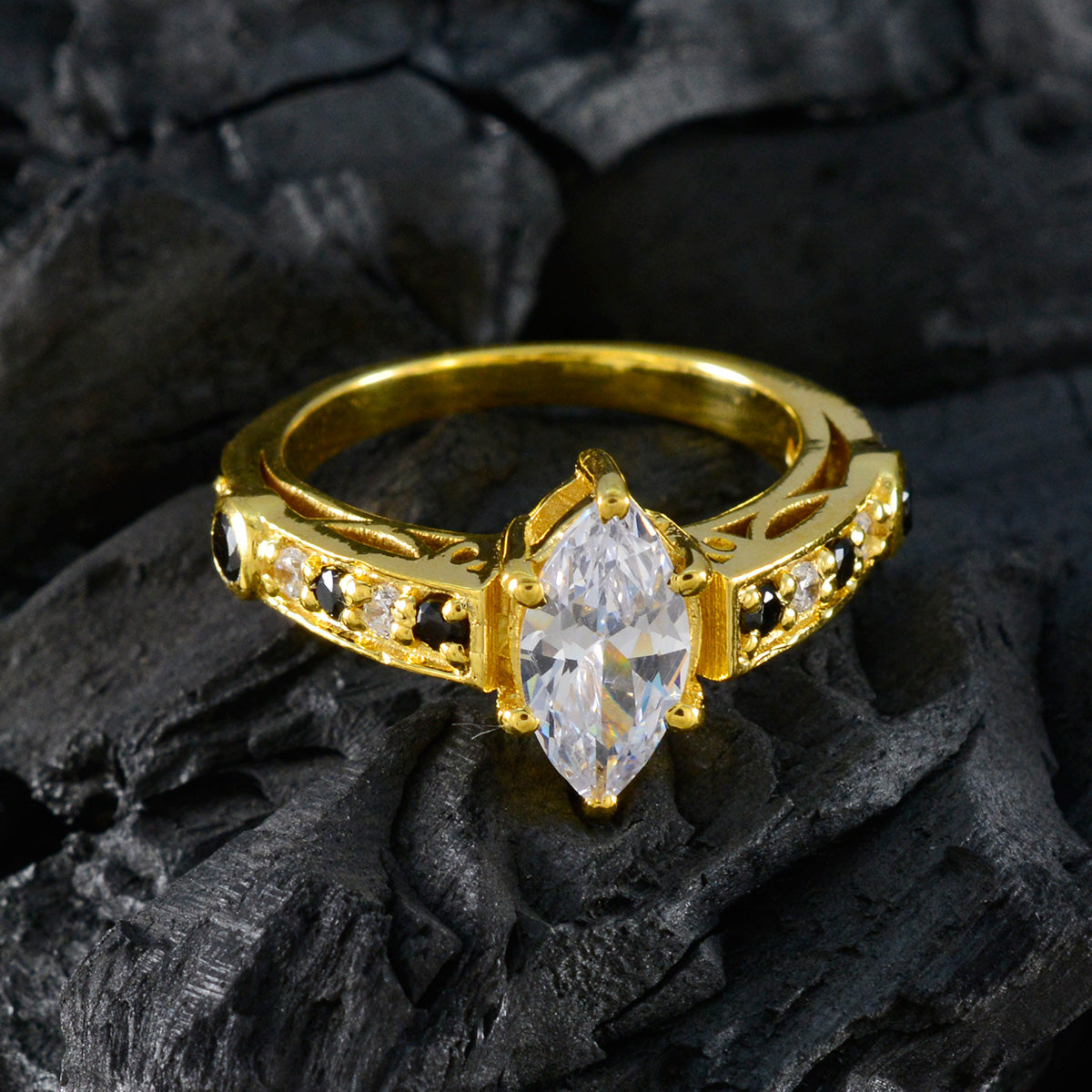 Bruna Romantic Blue Halo Ring