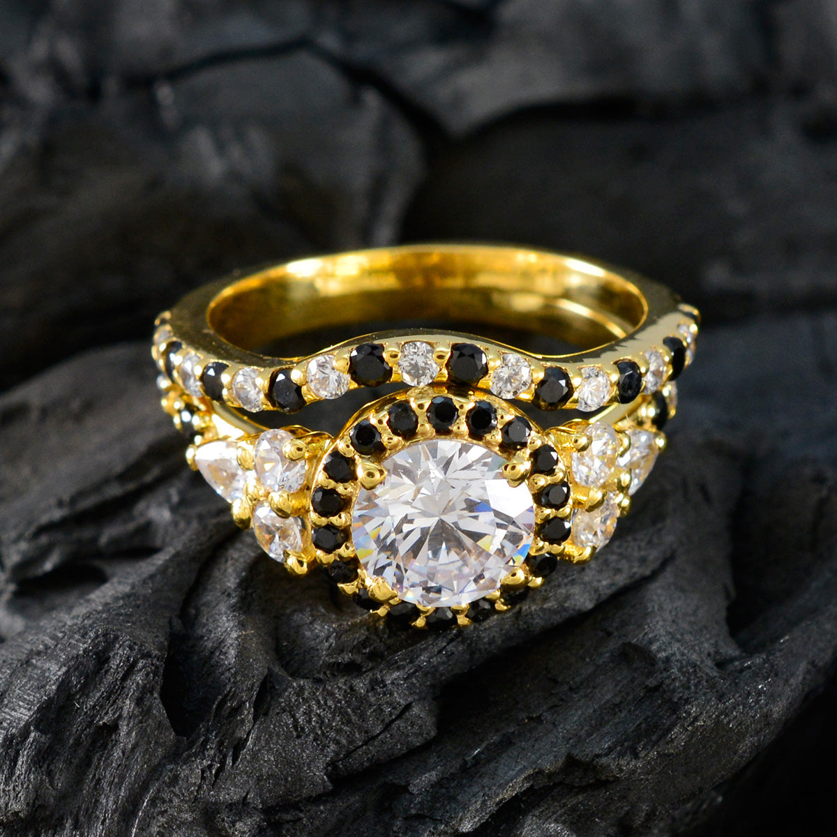 Nari Love Blue Halo Ring