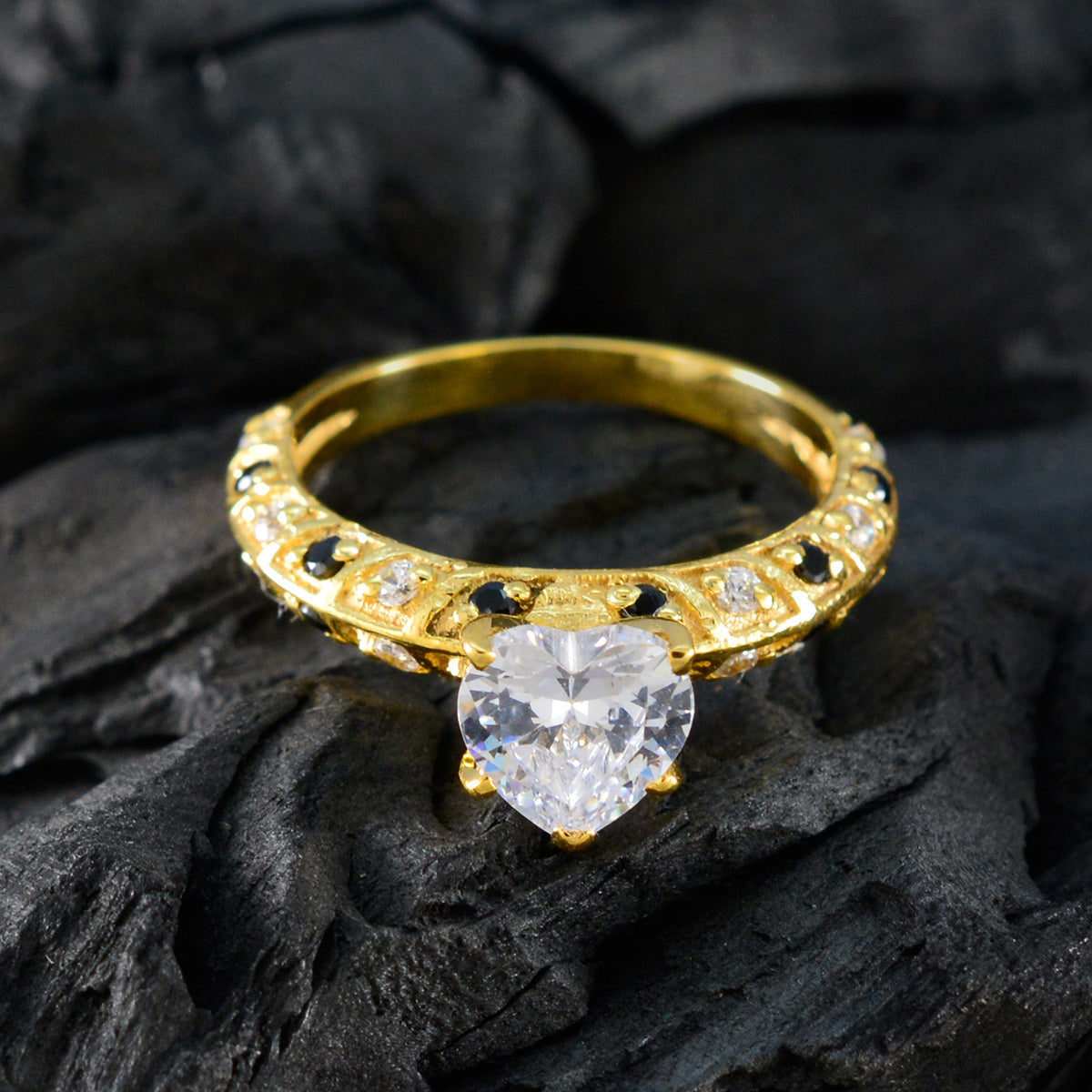 Clara Luxurious Blue Halo Ring