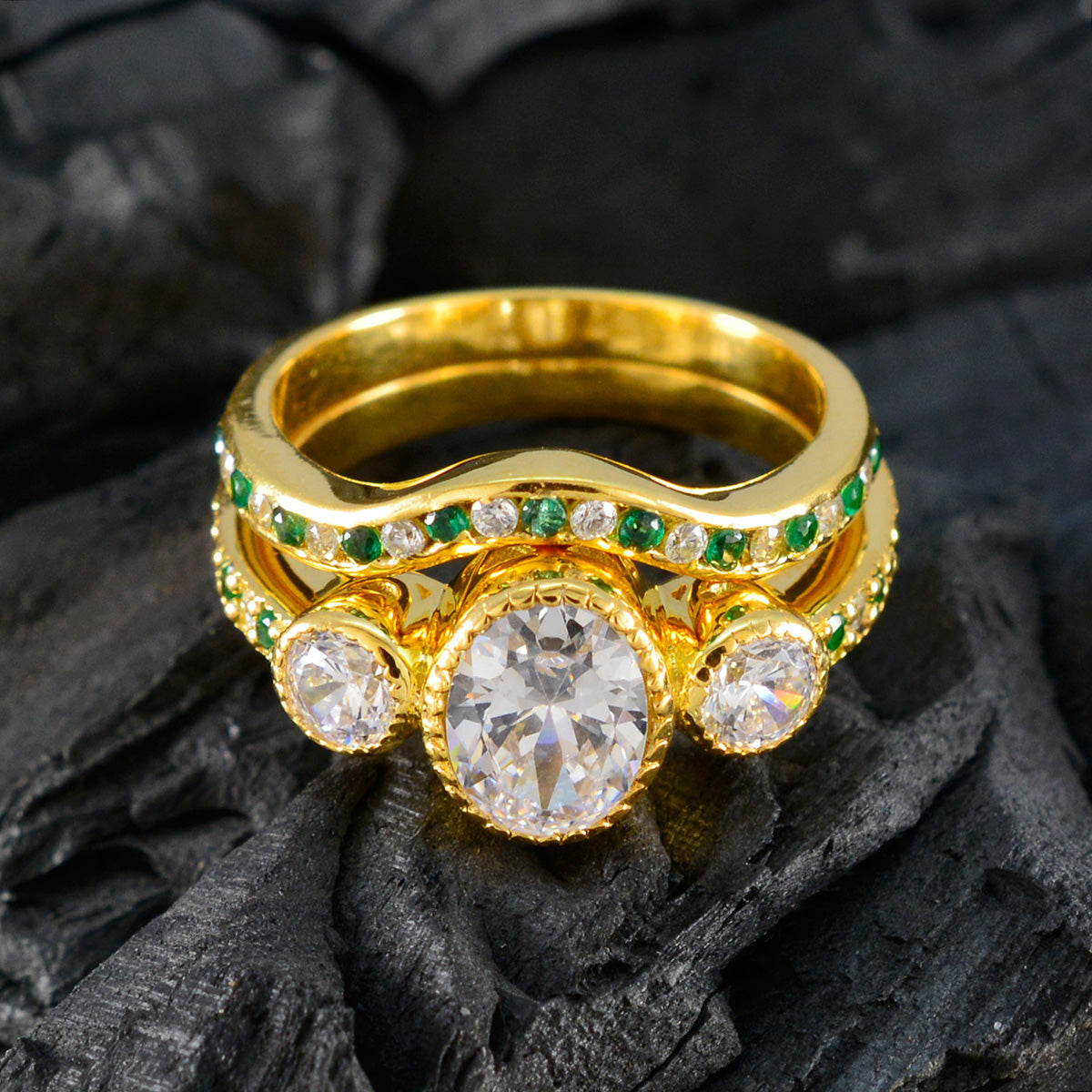 Riya propsel Green Halo Ring
