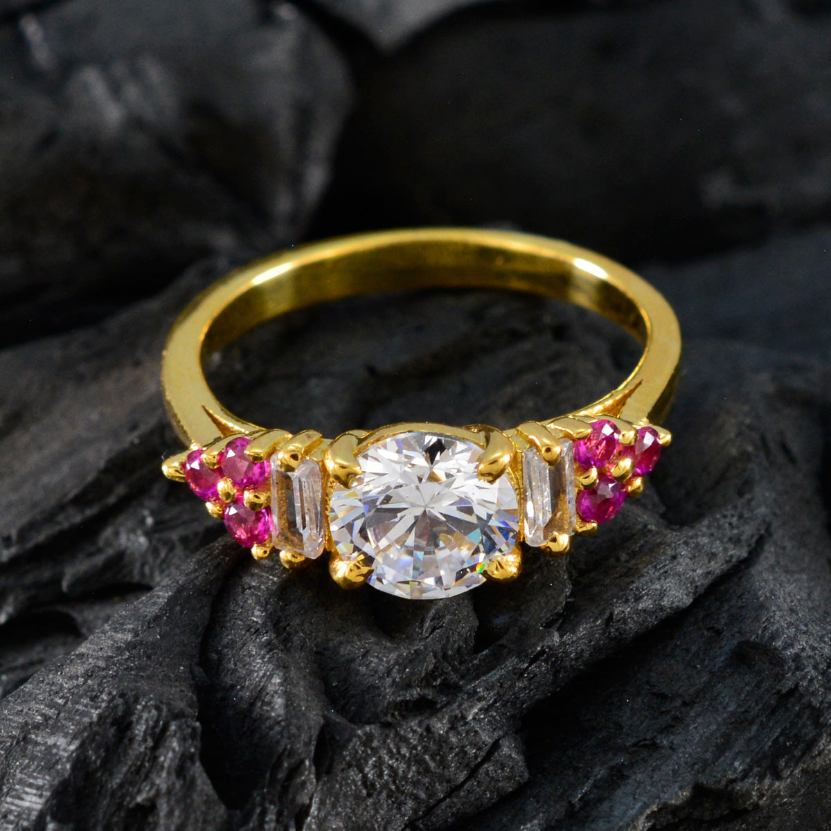 Araya Graceful Red Halo Ring