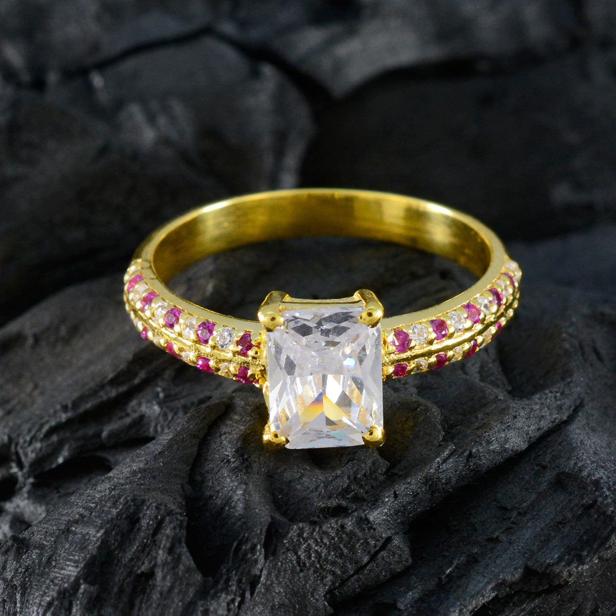Camila Romantic Red Halo Ring