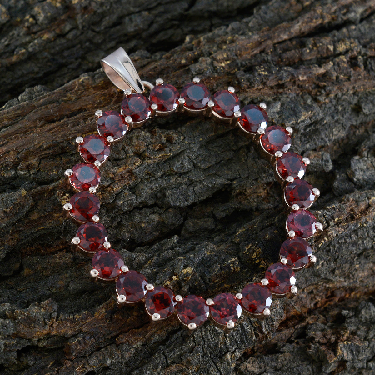 Dayana Red Signet Essential Pendant