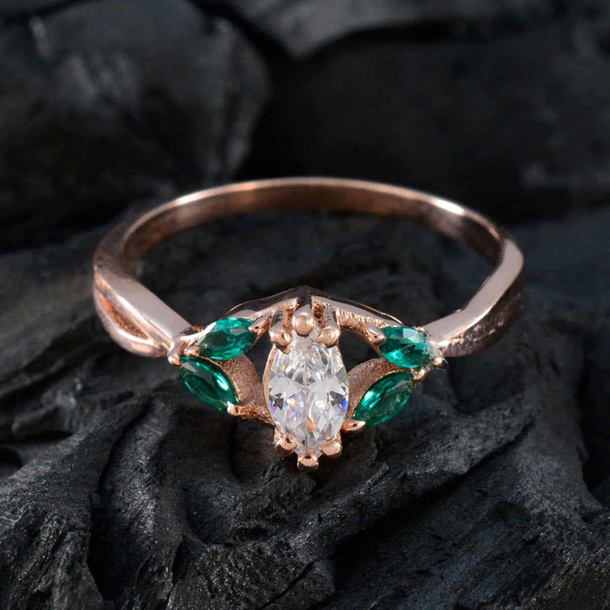Sofía Modern Green Penta Ring