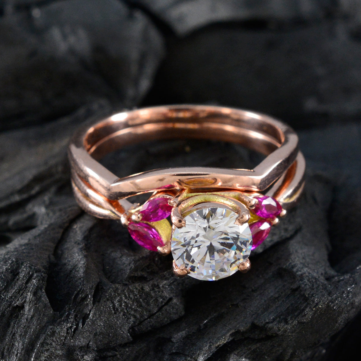Fernanda valentine Red Penta Ring