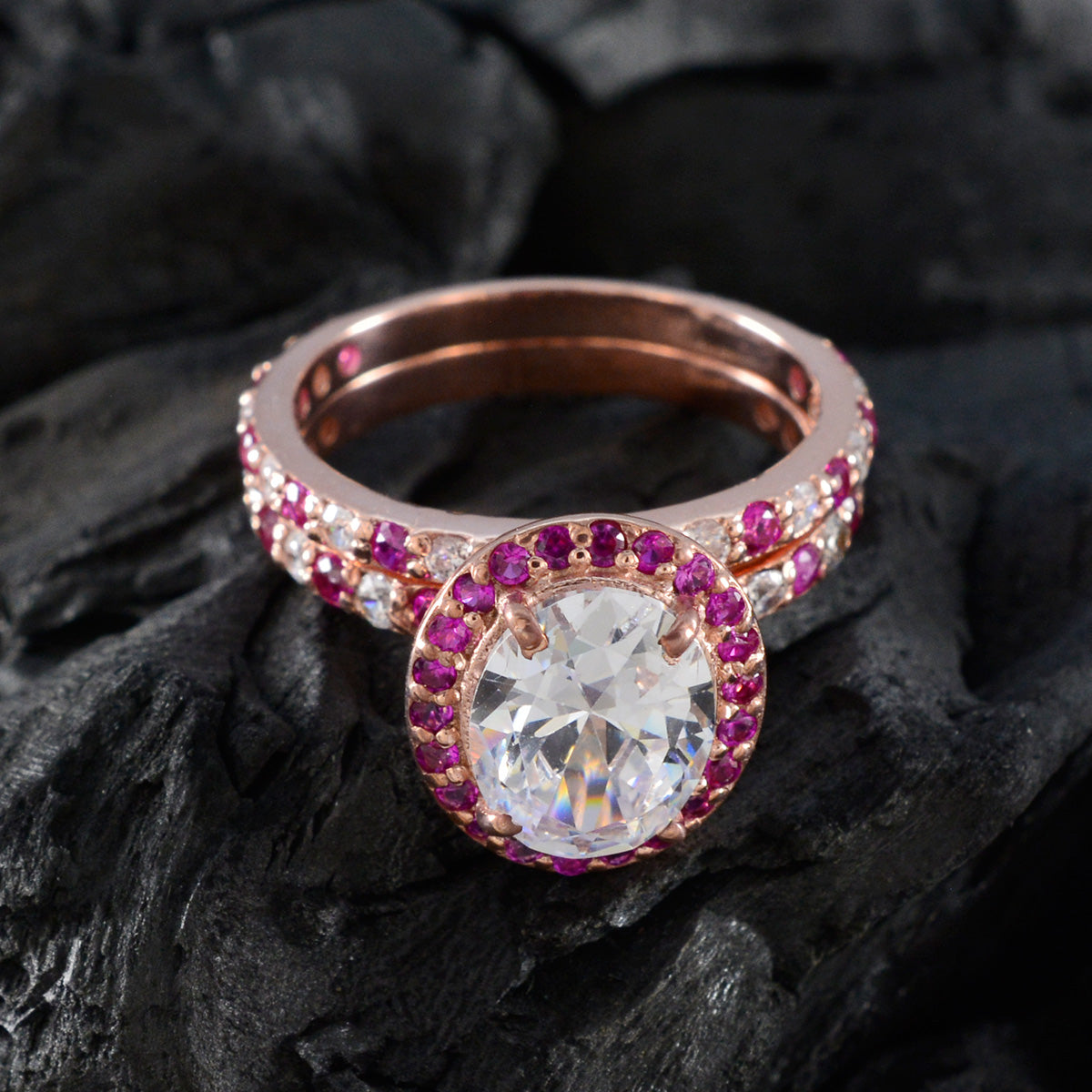 Alejandra propsel Red Halo Ring