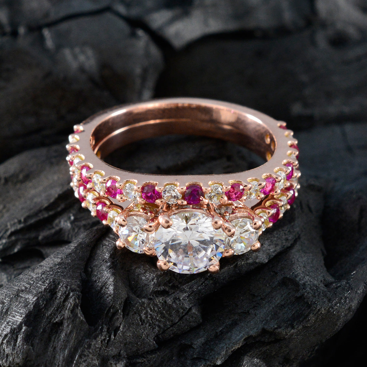 Carla propsel Red Halo Ring