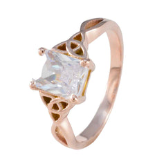 Yan Fairytale White Solitaire Ring