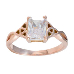 Yan Fairytale White Solitaire Ring