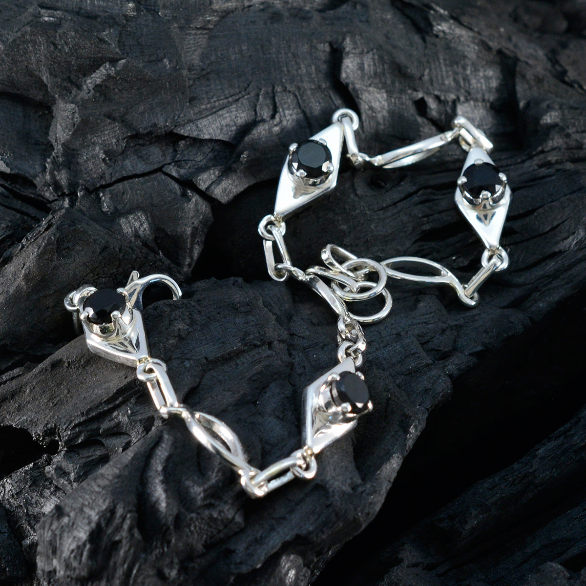 Alina Sentimental Featherlight Black Links Bracelet