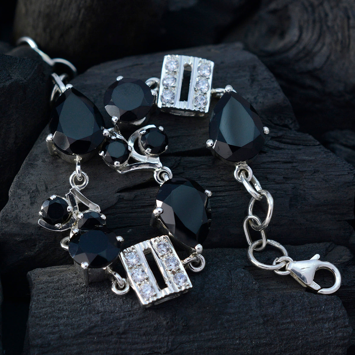 Riley Party Minimal Black Links Bracelet