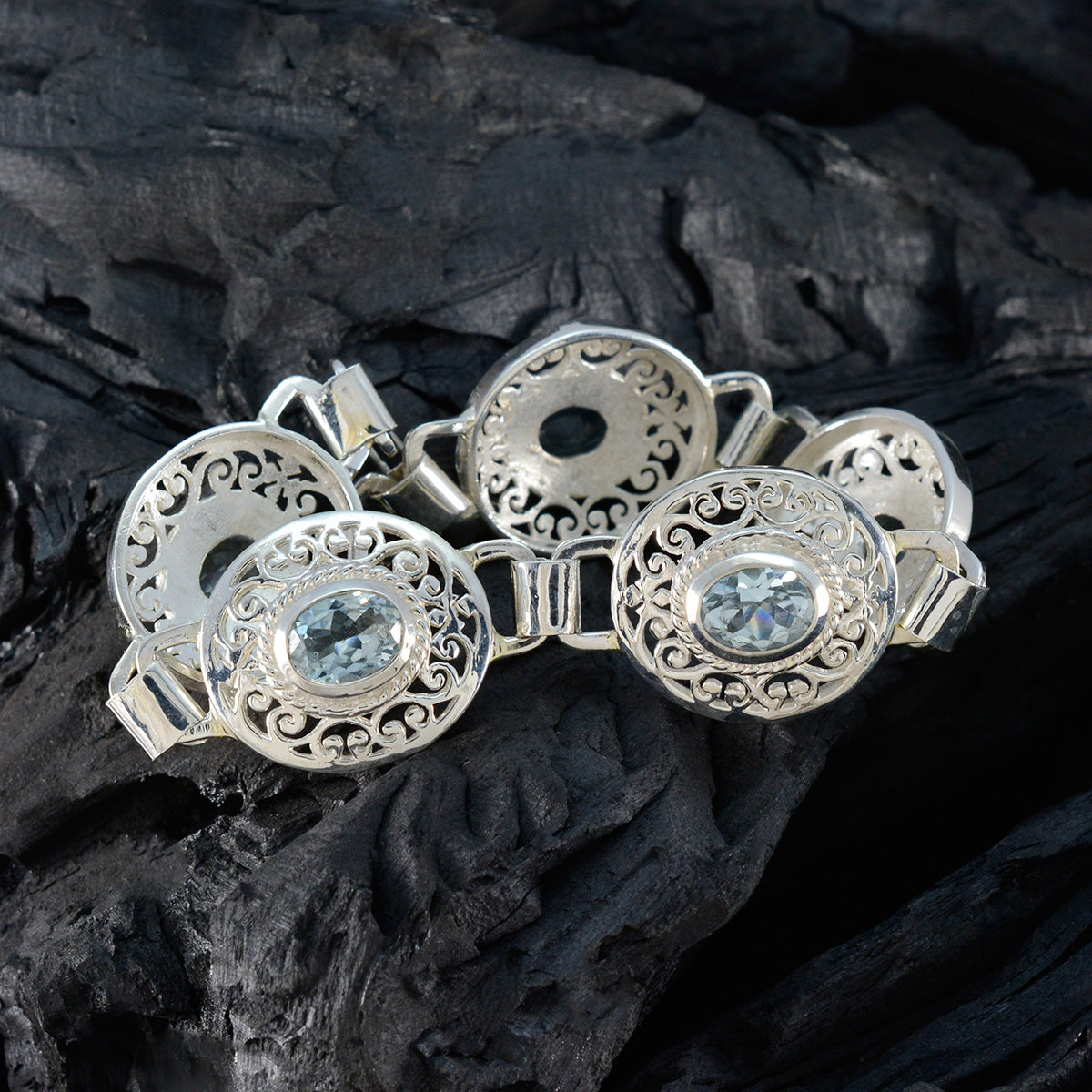 Alina Workwear Eye-catching Blue Links Bracelet