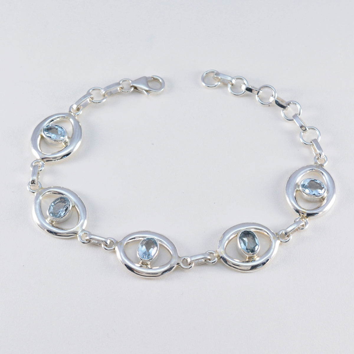 Anna Go-to Minimal Blue Links Bracelet