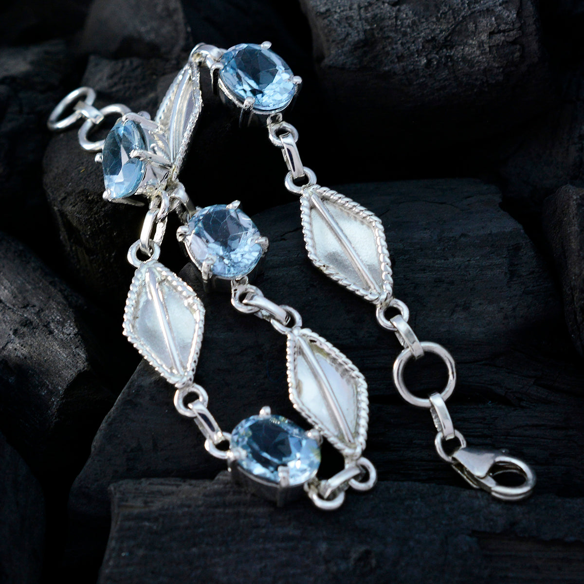 Charlotte gift for Friend Tiny Blue Links Bracelet