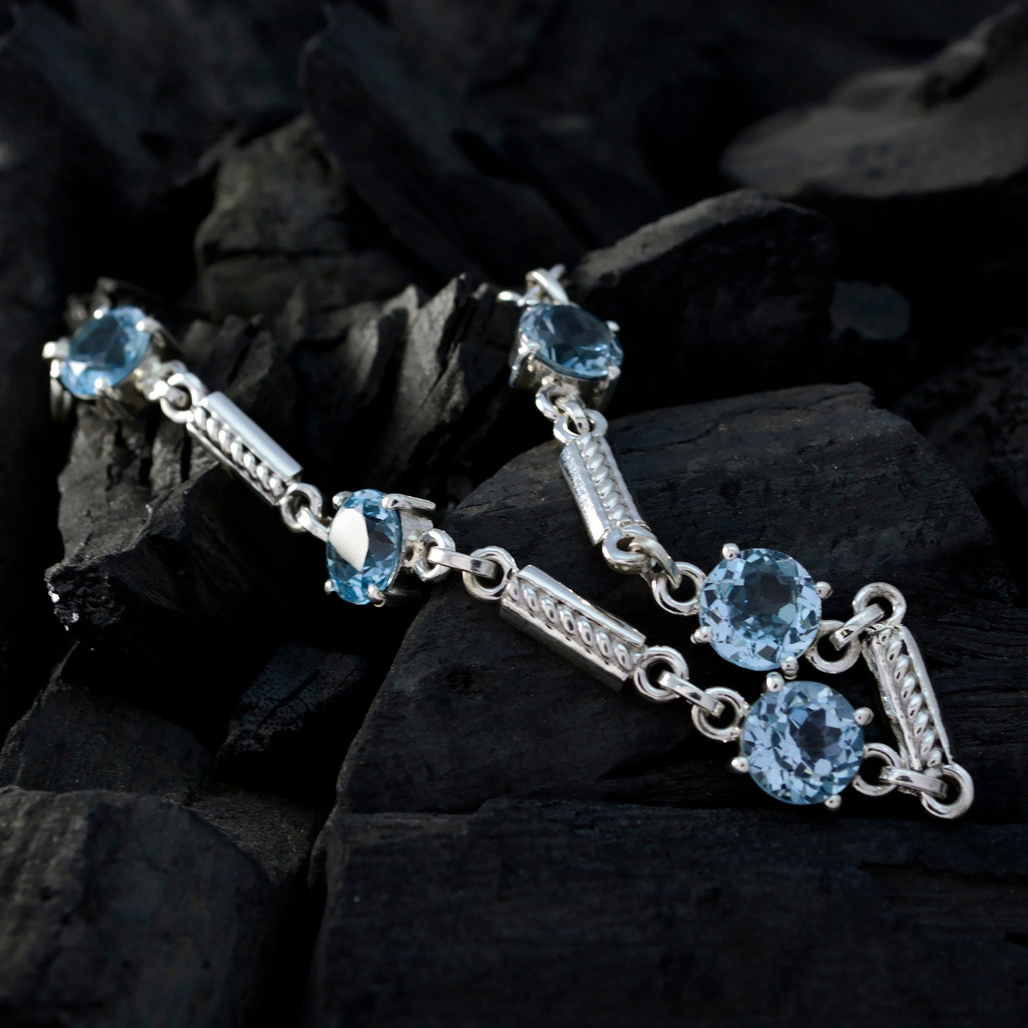 Isabel Surprise Gift Minimal Blue Links Bracelet