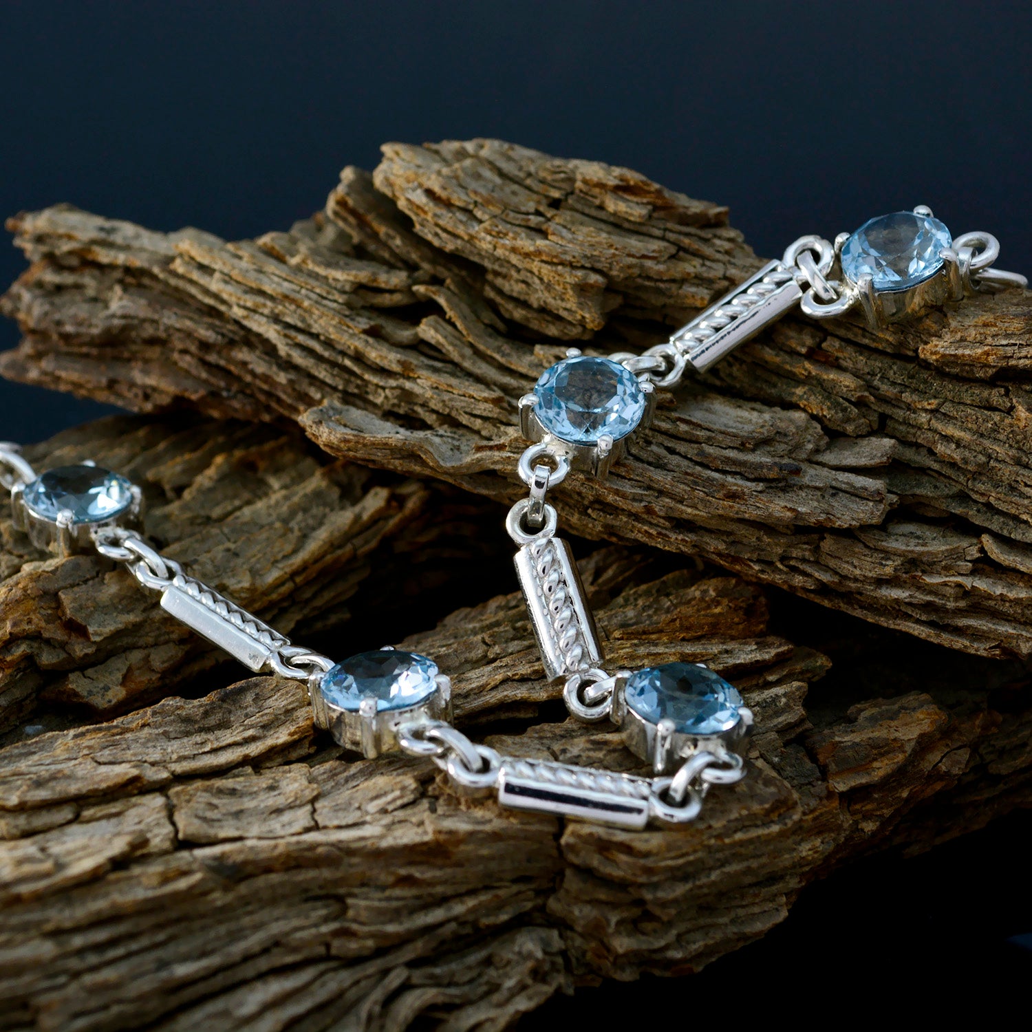 Isabel Surprise Gift Minimal Blue Links Bracelet