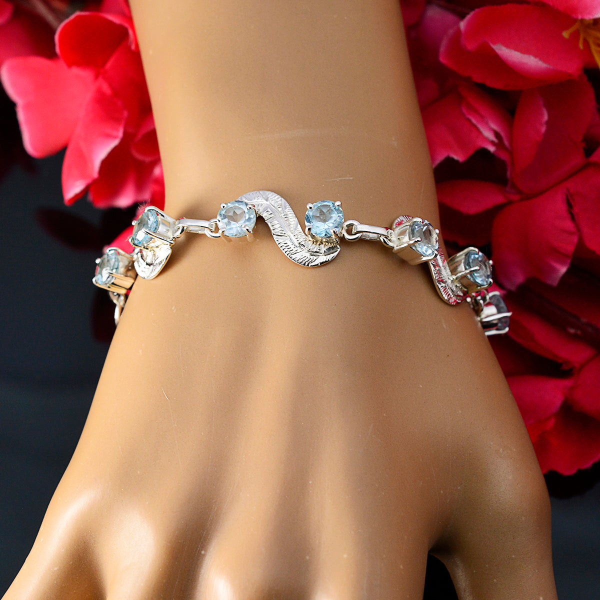 Claire Everyday Featherlight Blue Links Bracelet