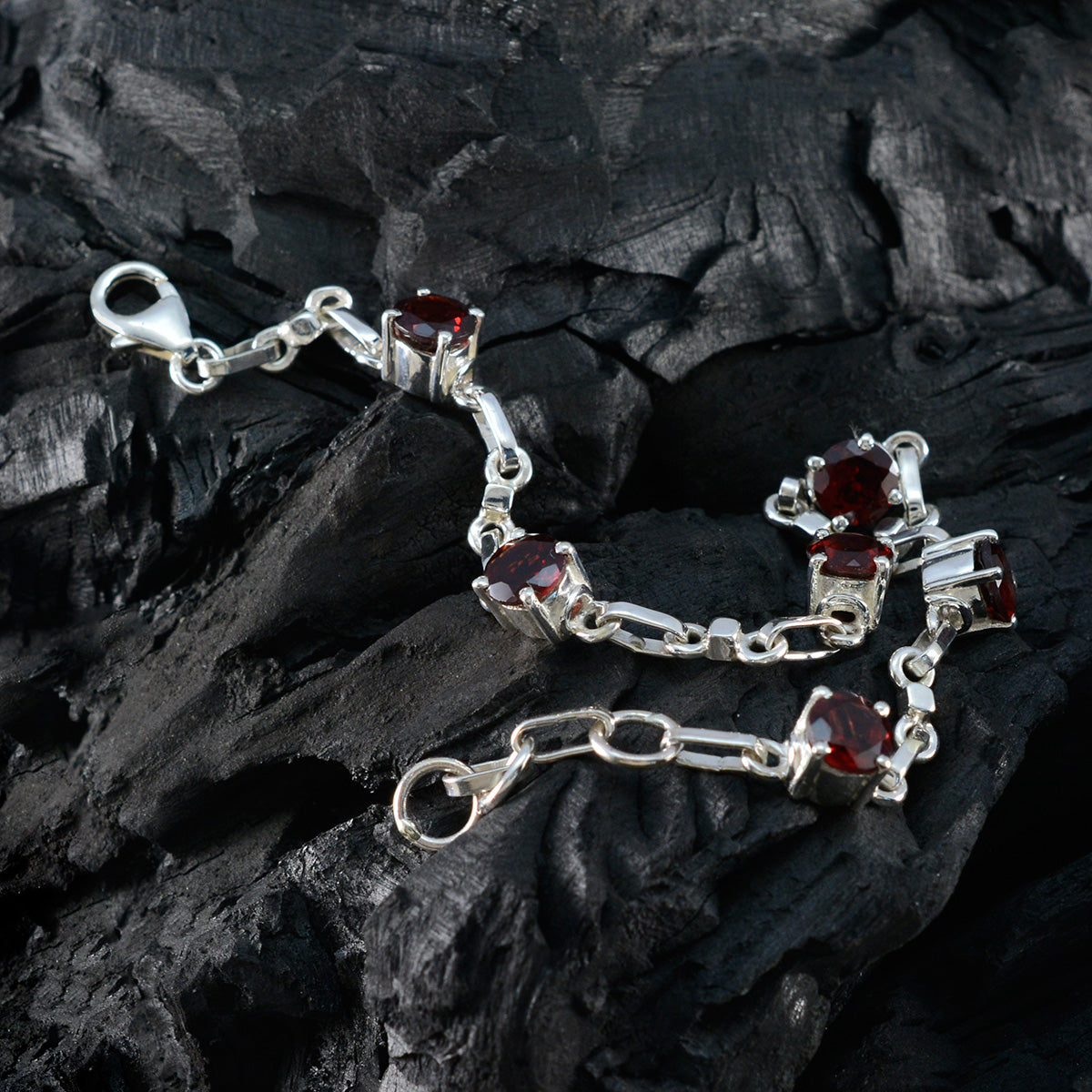 Isabelle Diwali Whisper-thin Red Links Bracelet