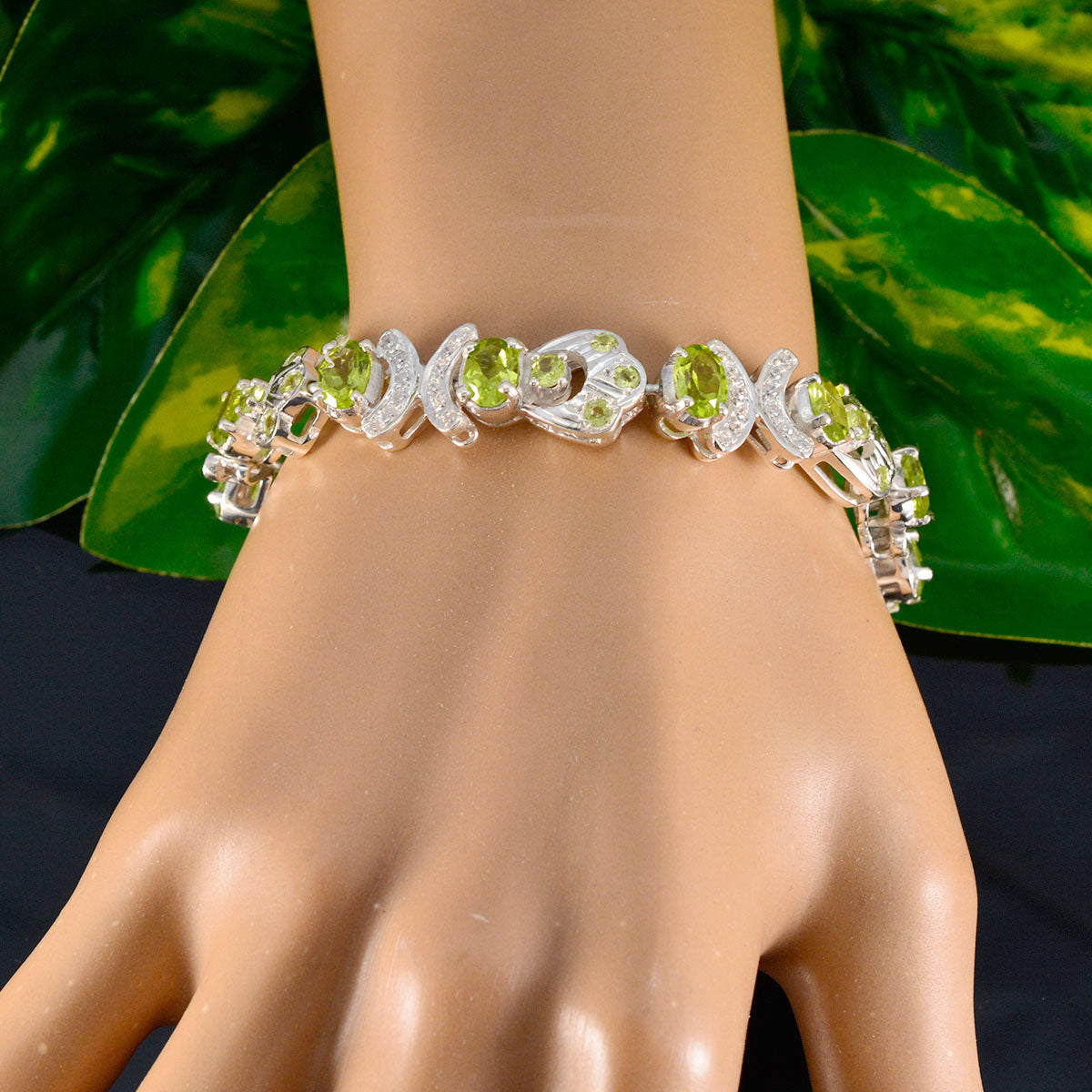 Violet Dhanteras Versatile Green Links Bracelet