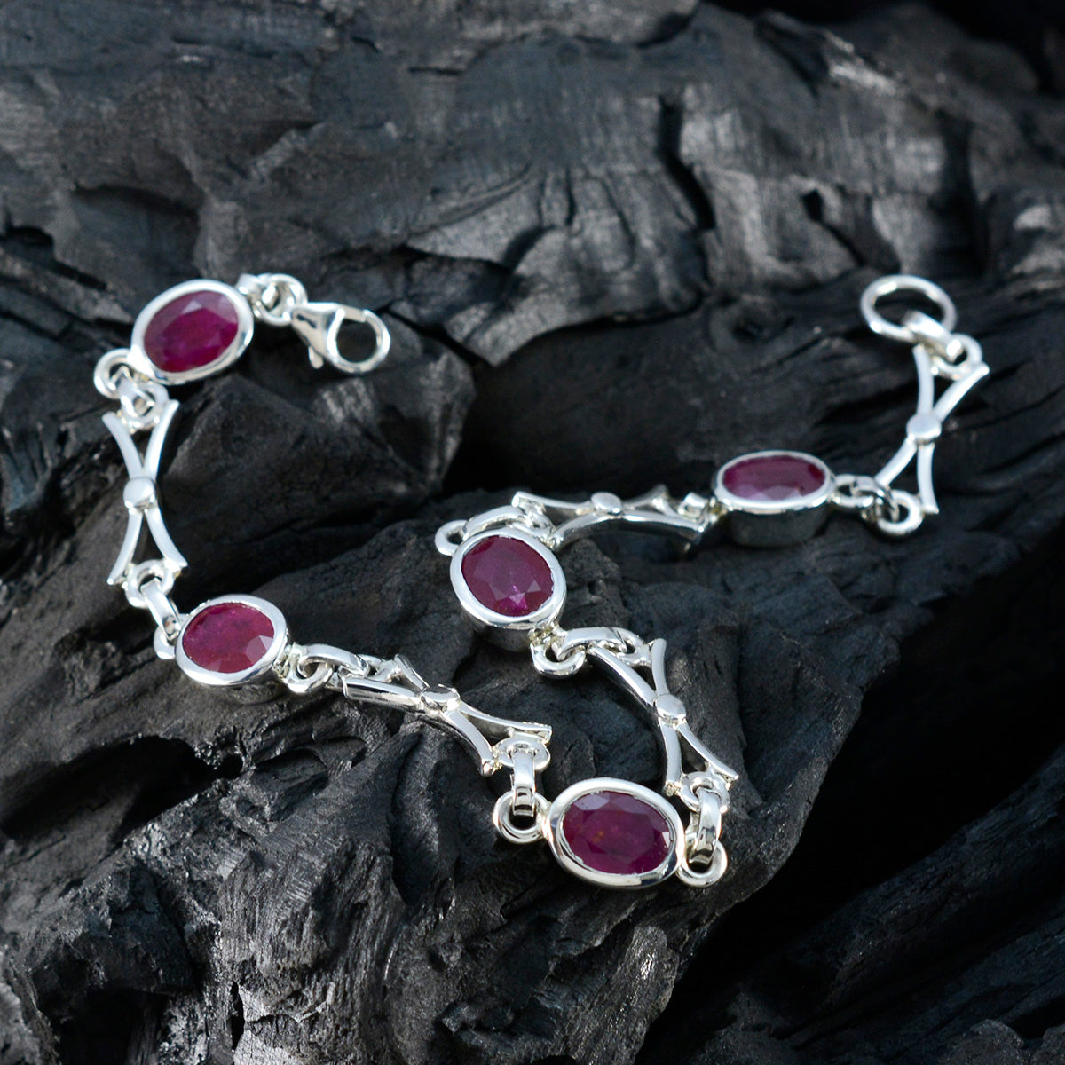 Evelyn Rakhi Tiny Red Links Bracelet