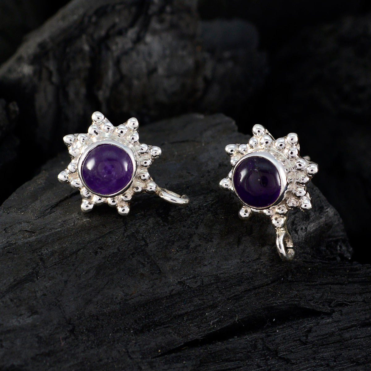 Seo yeon Purple Dainty Solitaire Stud Earring